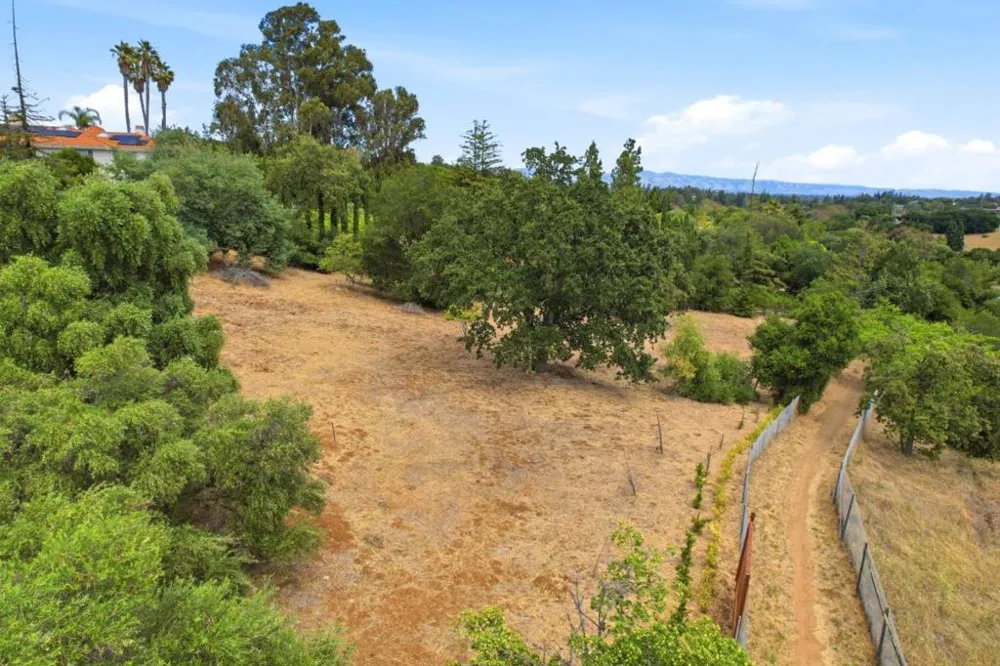 Dori Lane Los Altos Hills, CA 94022
