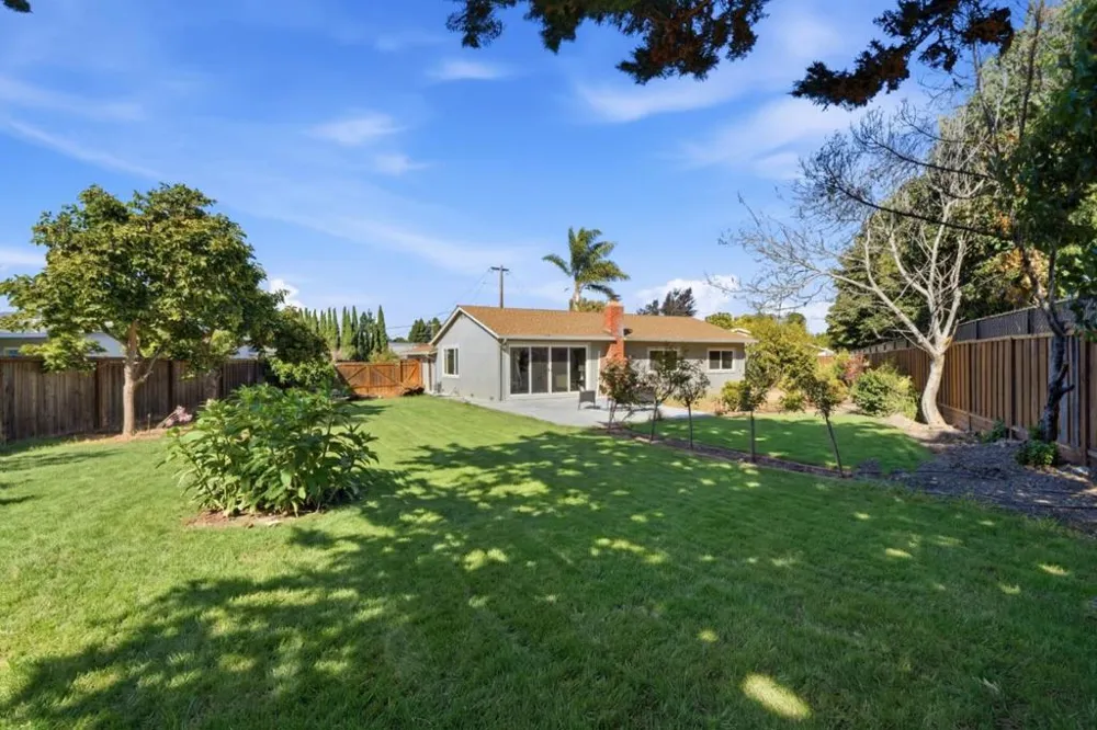 16 Clarence Court East Palo Alto, CA 94303