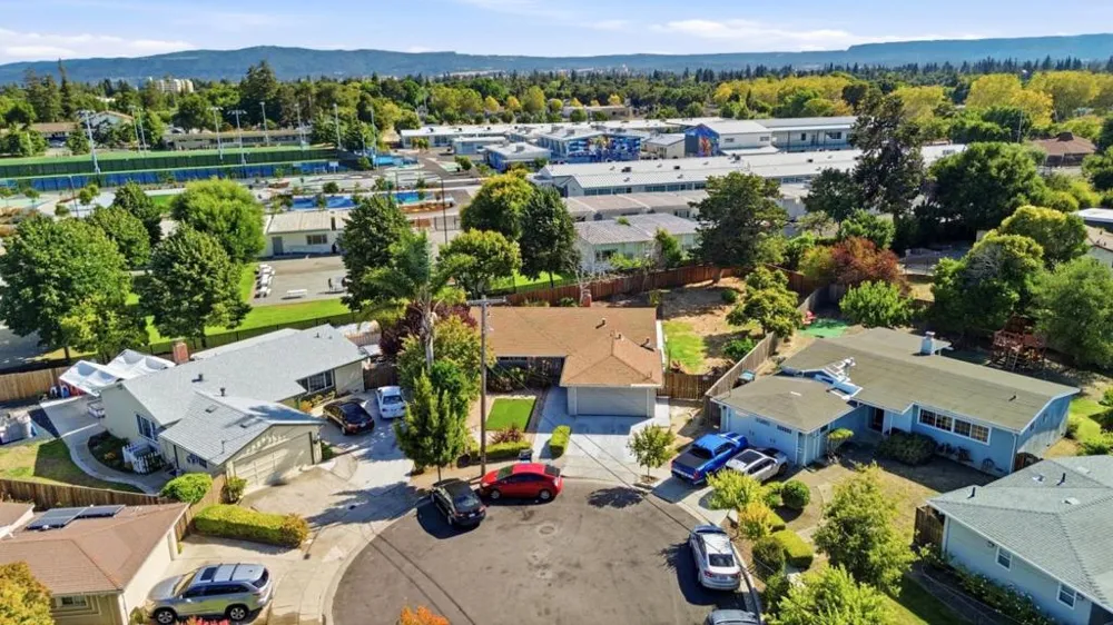 16 Clarence Court East Palo Alto, CA 94303