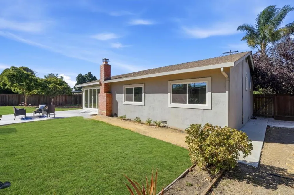 16 Clarence Court East Palo Alto, CA 94303