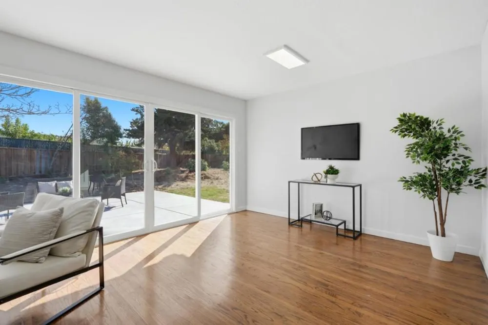 16 Clarence Court East Palo Alto, CA 94303