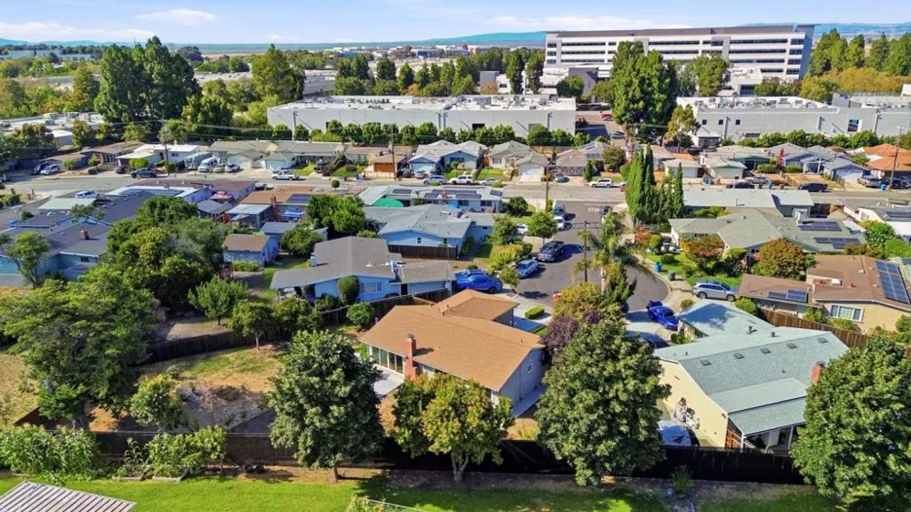 16 Clarence Court East Palo Alto, CA 94303