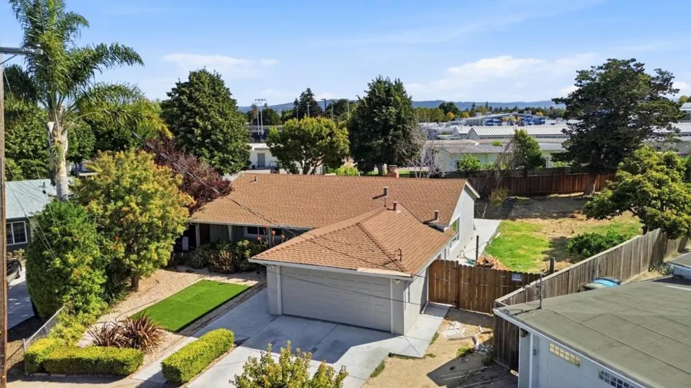 16 Clarence Court East Palo Alto, CA 94303