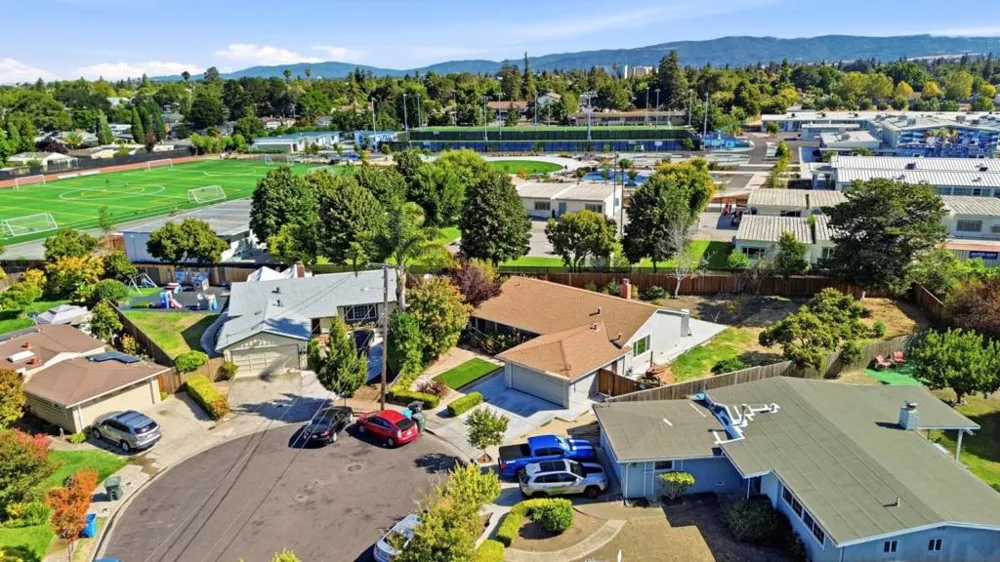 16 Clarence Court East Palo Alto, CA 94303