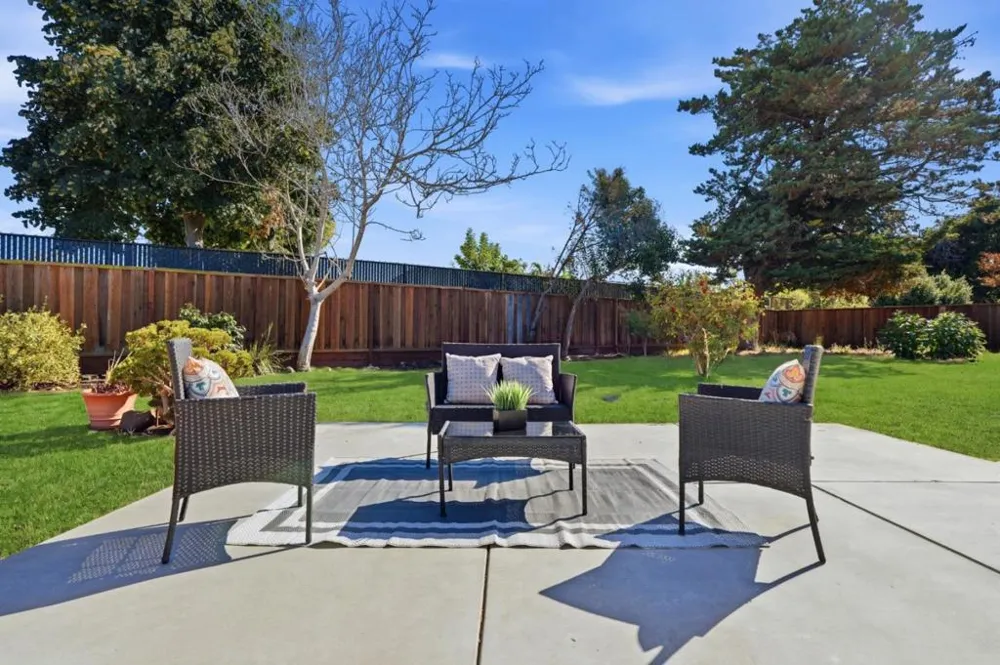 16 Clarence Court East Palo Alto, CA 94303