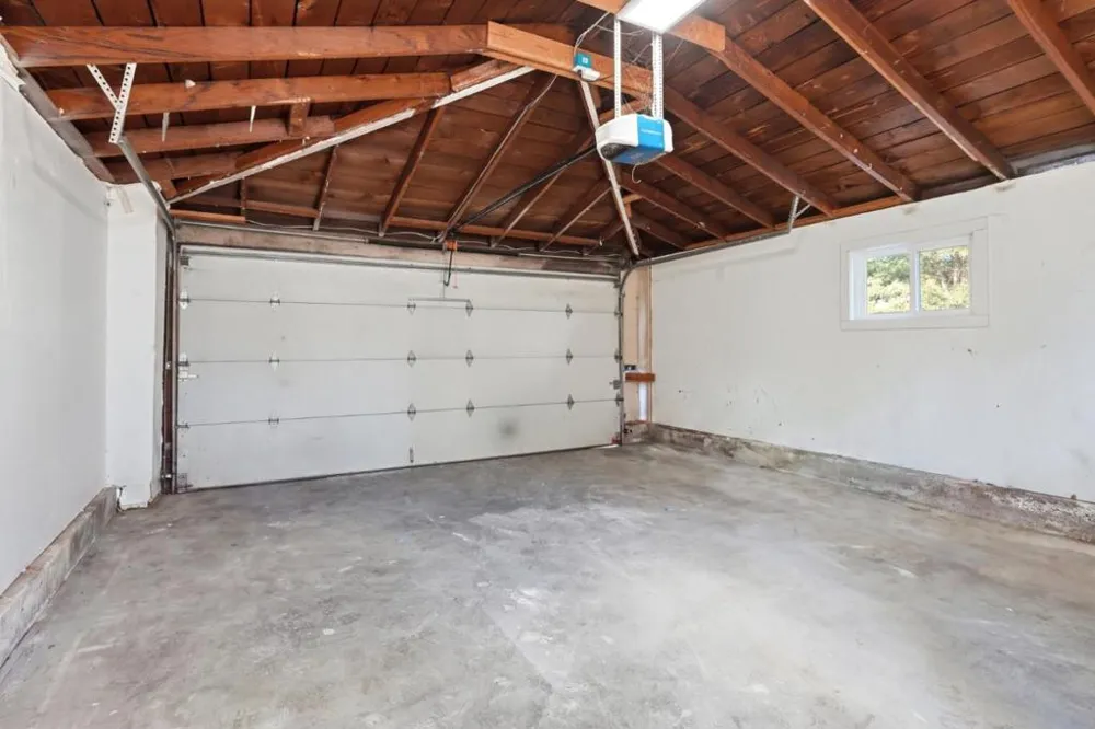 16 Clarence Court East Palo Alto, CA 94303