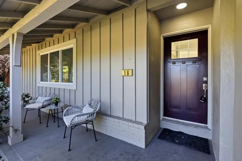 16 Clarence Court East Palo Alto, CA 94303