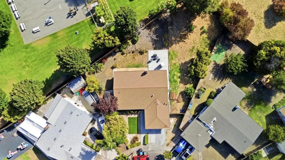 16 Clarence Court East Palo Alto, CA 94303