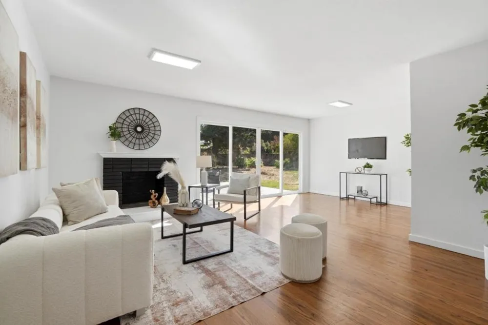 16 Clarence Court East Palo Alto, CA 94303