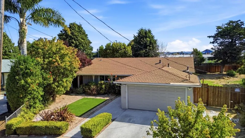 16 Clarence Court East Palo Alto, CA 94303