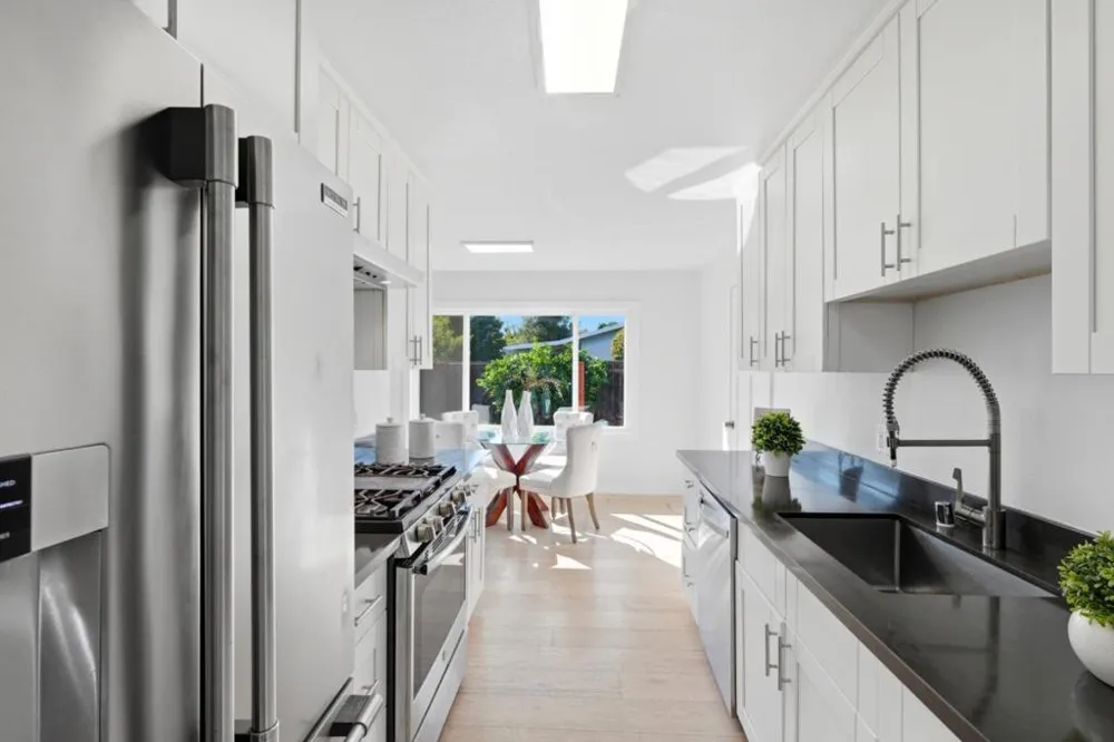 16 Clarence Court East Palo Alto, CA 94303