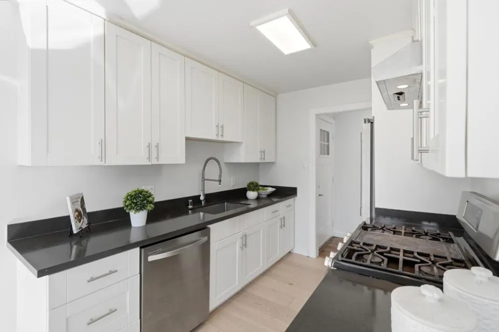 16 Clarence Court East Palo Alto, CA 94303