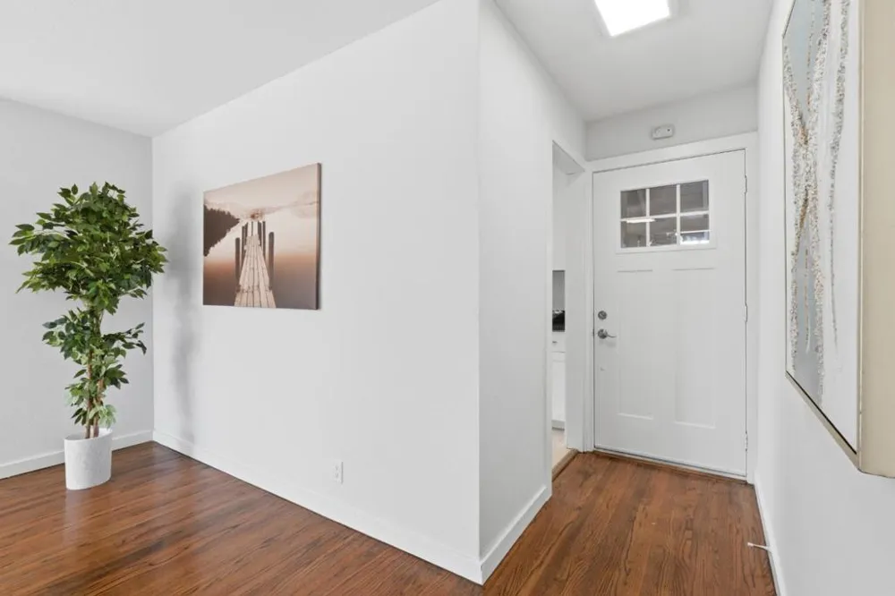 16 Clarence Court East Palo Alto, CA 94303