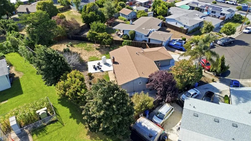 16 Clarence Court East Palo Alto, CA 94303