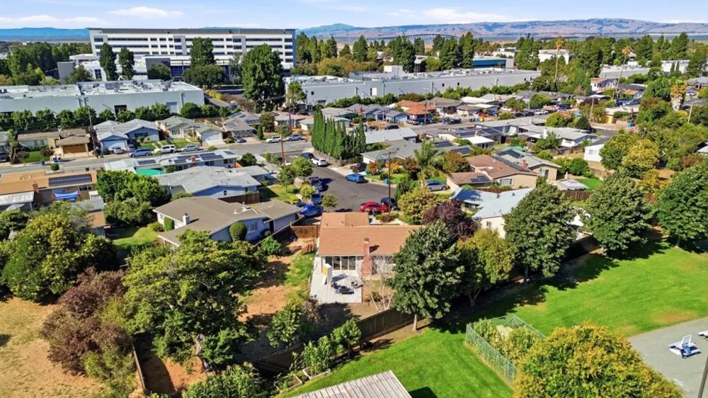 16 Clarence Court East Palo Alto, CA 94303