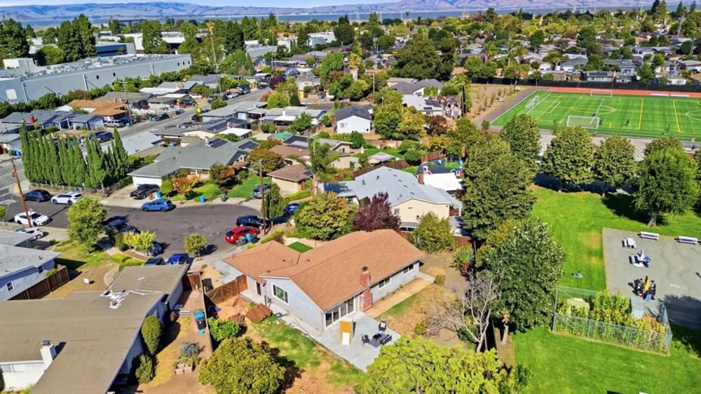 16 Clarence Court East Palo Alto, CA 94303