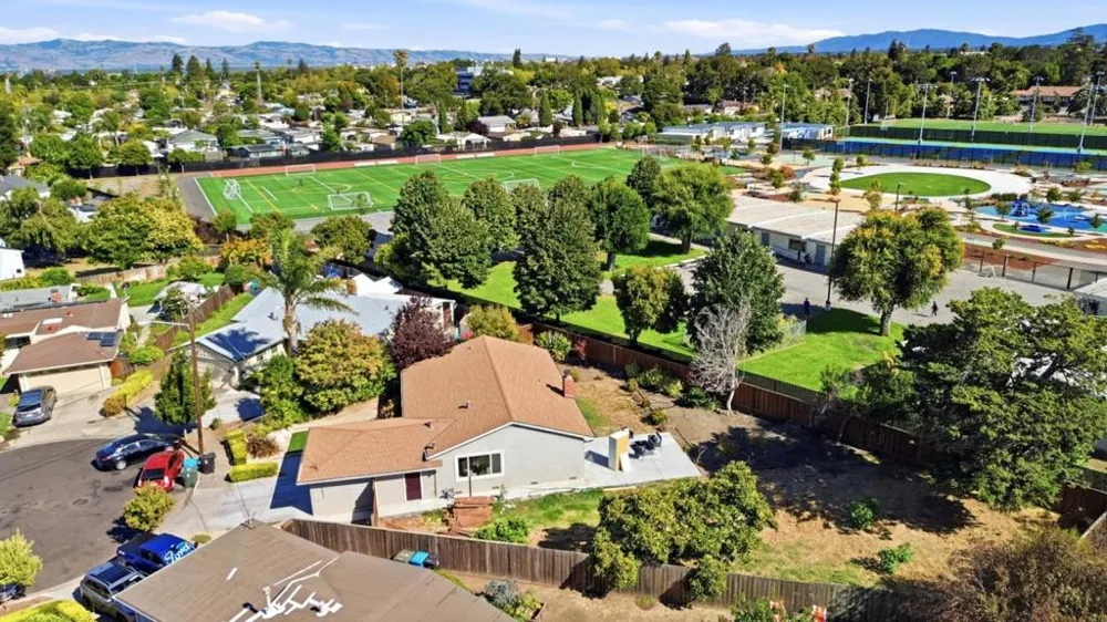 16 Clarence Court East Palo Alto, CA 94303