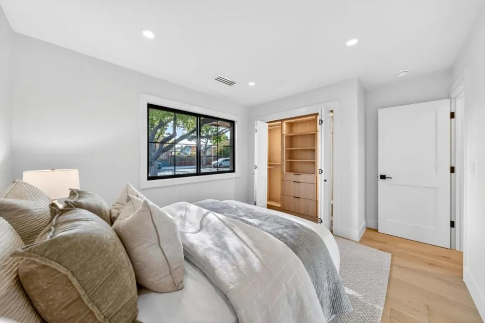 242 Howes Drive Los Gatos, CA 95032