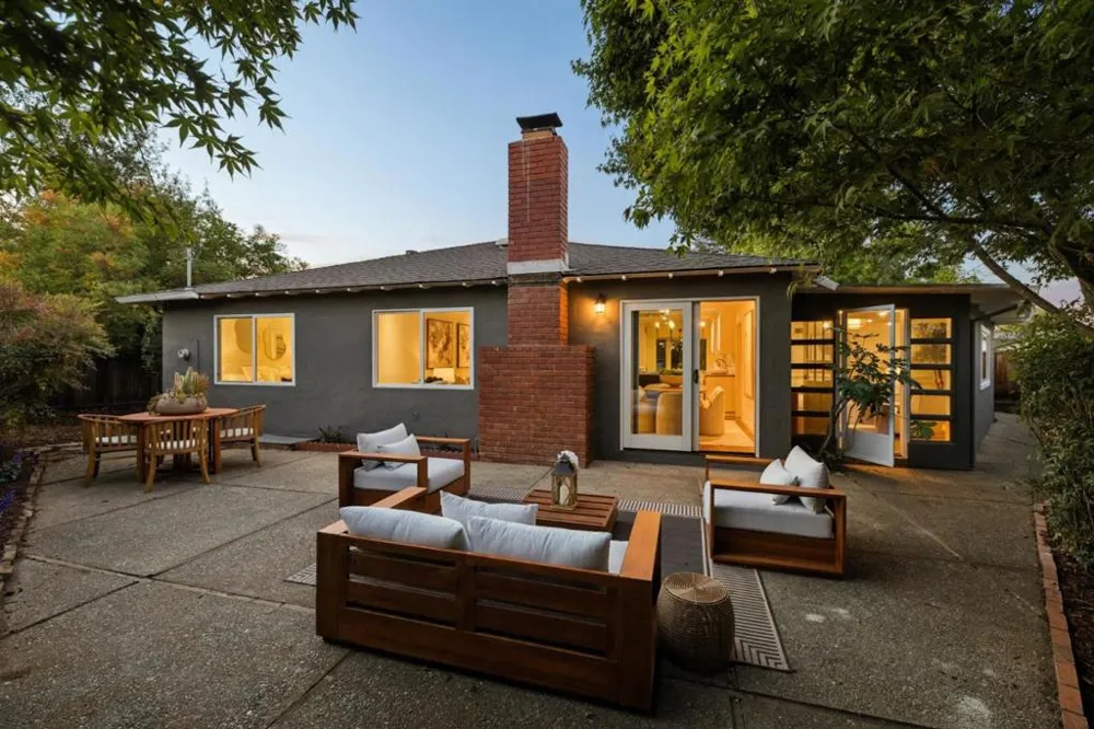 2071 Cecelia Way Mountain View, CA 94040
