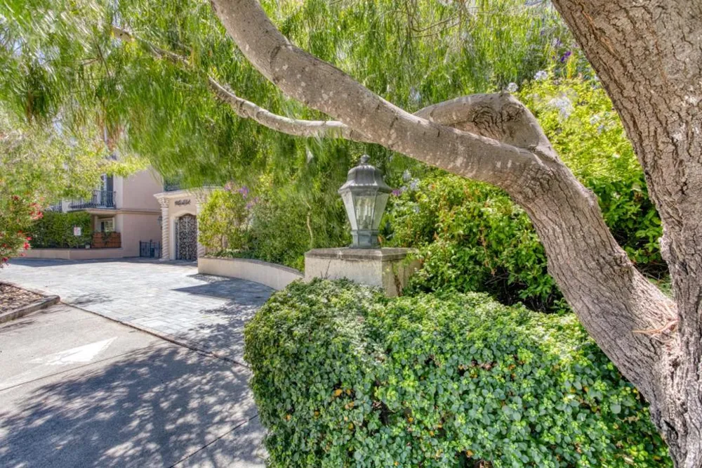 153 San Mateo Drive #201 San Mateo, CA 94401