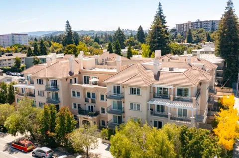 153 San Mateo Drive #201