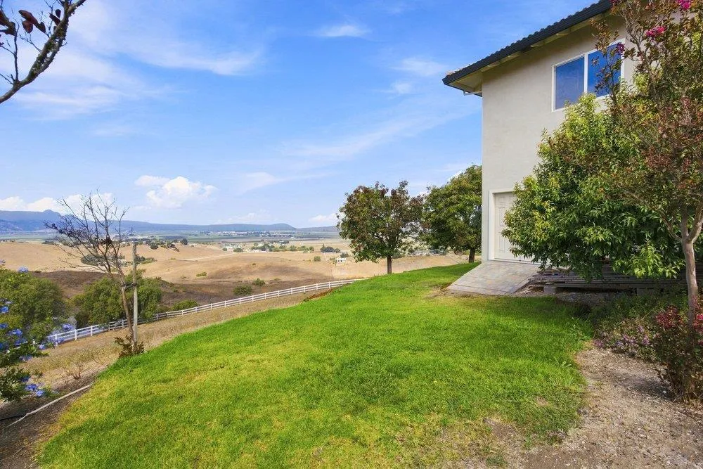 323 Taryn Court Hollister, CA 95023
