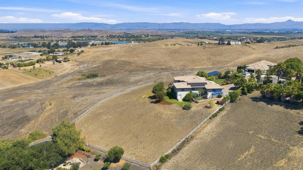 323 Taryn Court Hollister, CA 95023