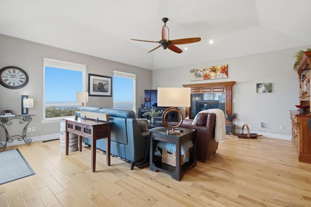 323 Taryn Court Hollister, CA 95023