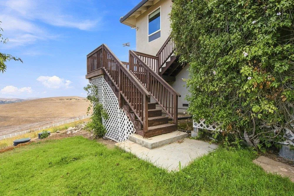 323 Taryn Court Hollister, CA 95023