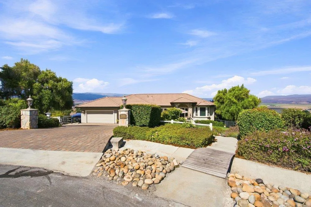 323 Taryn Court Hollister, CA 95023