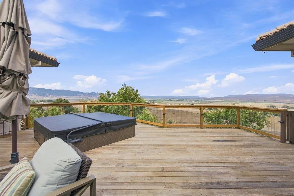 323 Taryn Court Hollister, CA 95023