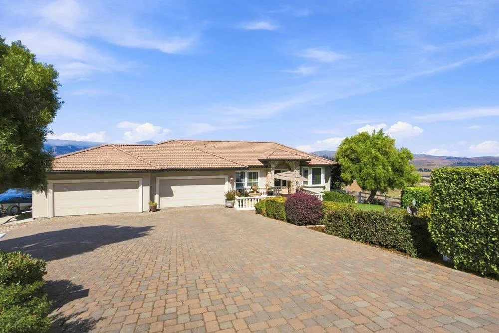 323 Taryn Court Hollister, CA 95023