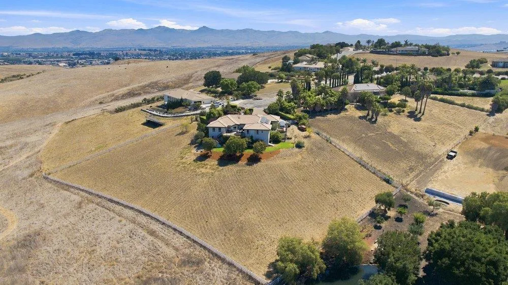 323 Taryn Court Hollister, CA 95023