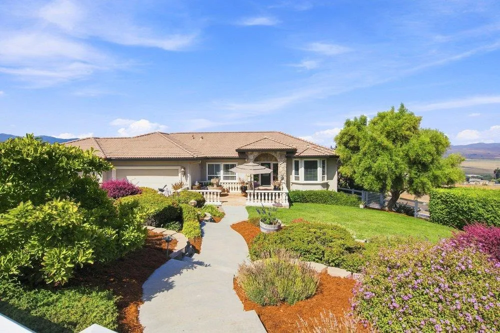 323 Taryn Court Hollister, CA 95023