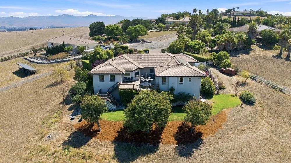 323 Taryn Court Hollister, CA 95023
