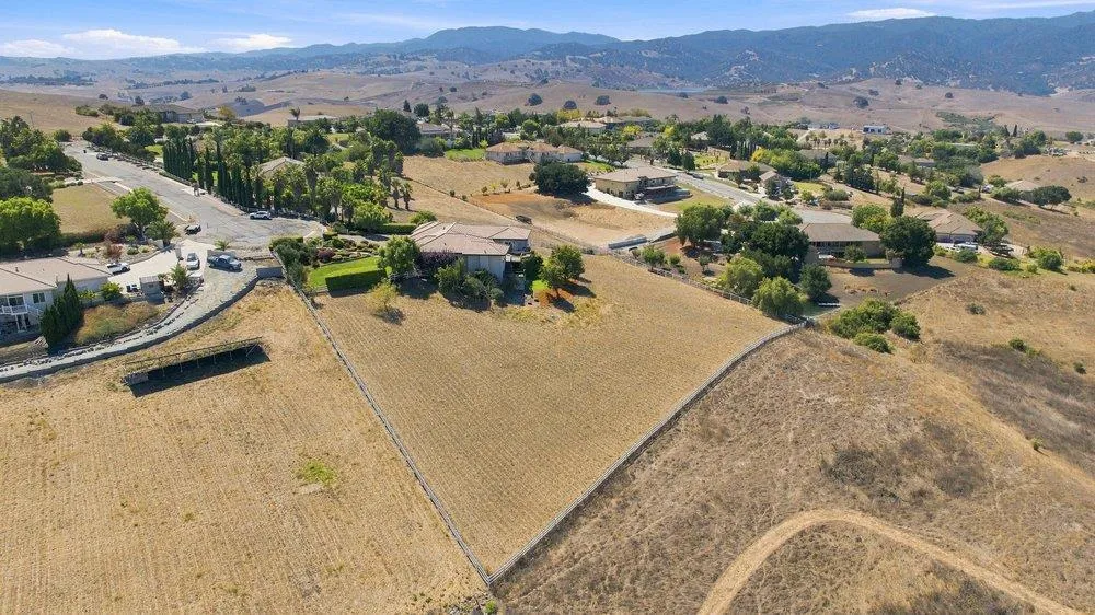 323 Taryn Court Hollister, CA 95023