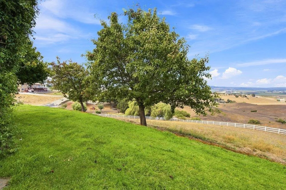 323 Taryn Court Hollister, CA 95023
