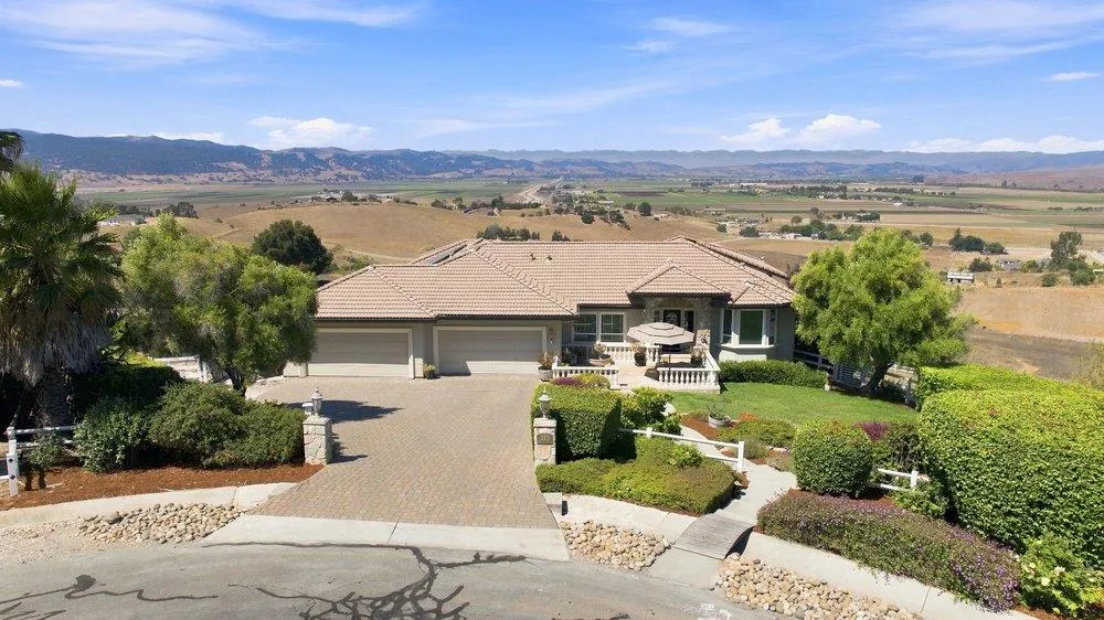 323 Taryn Court Hollister, CA 95023