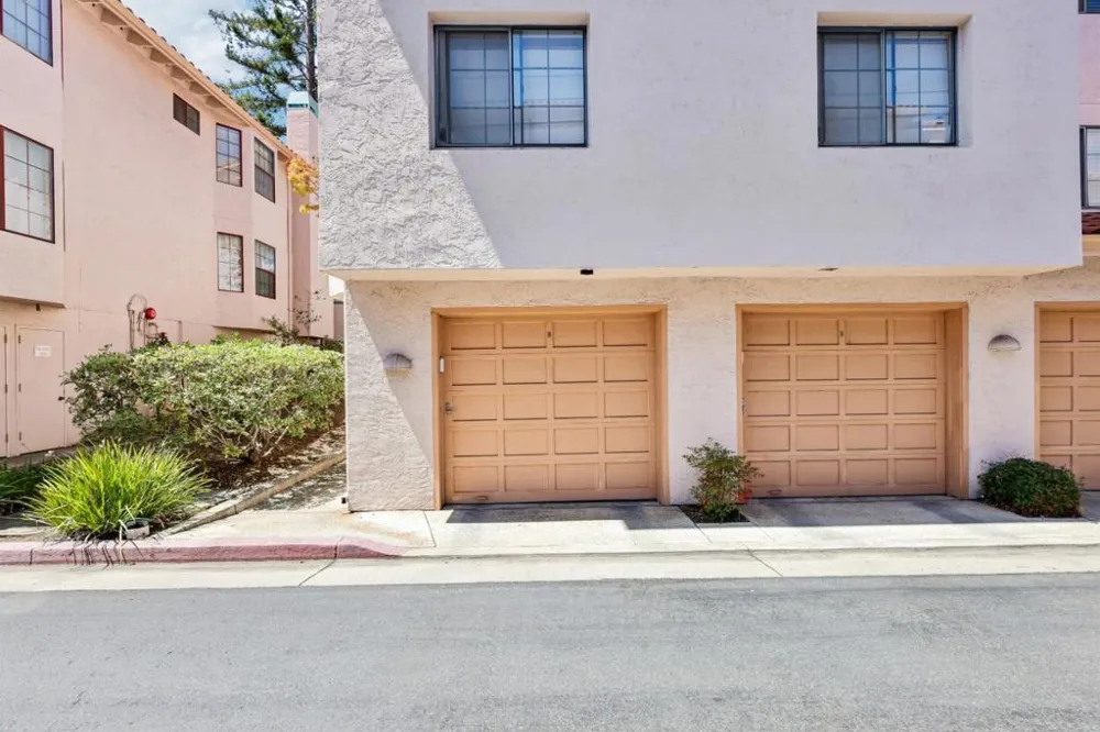 10241 Nile Drive Cupertino, CA 95014