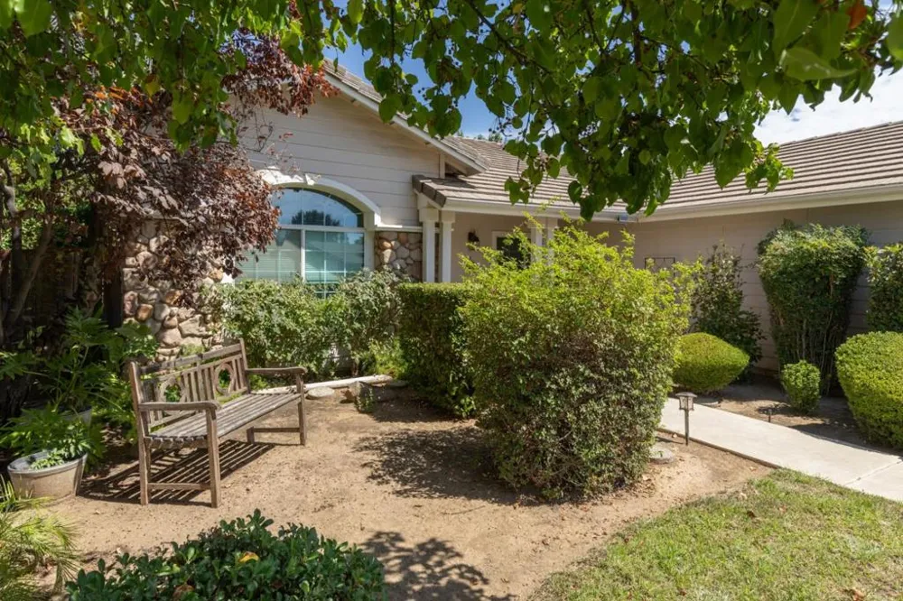 2671 Dennis Avenue Clovis, CA 93611