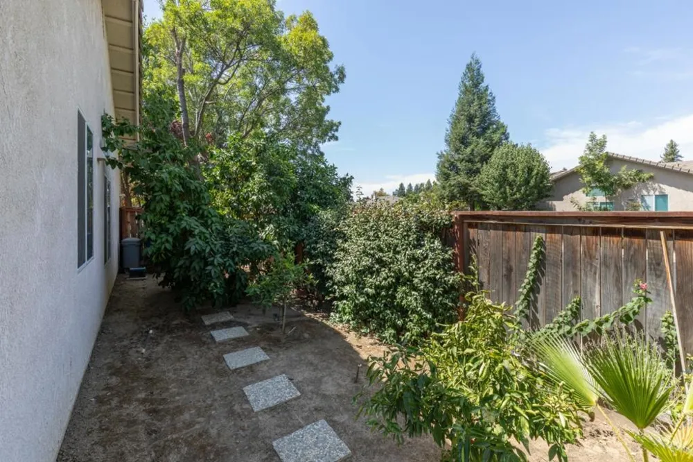 2671 Dennis Avenue Clovis, CA 93611