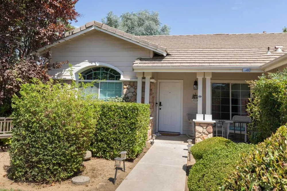 2671 Dennis Avenue Clovis, CA 93611