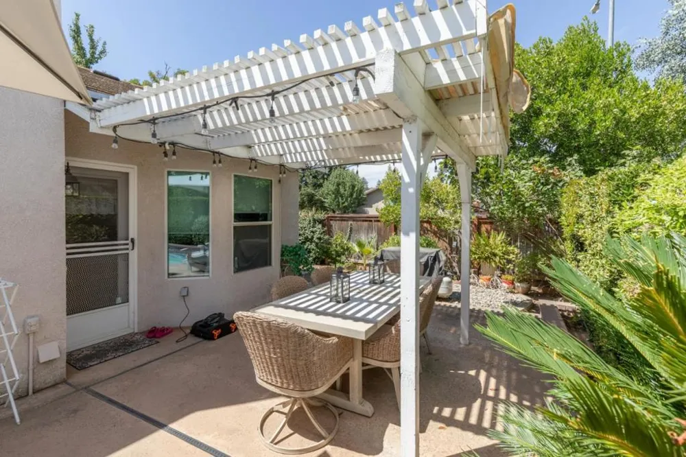 2671 Dennis Avenue Clovis, CA 93611