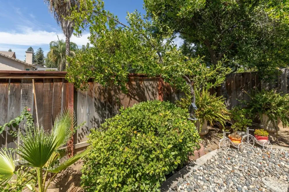 2671 Dennis Avenue Clovis, CA 93611
