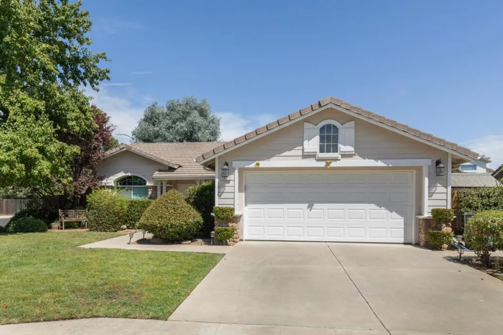2671 Dennis Avenue Clovis, CA 93611