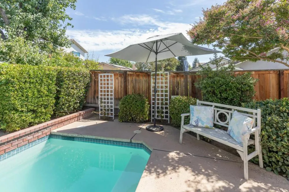 2671 Dennis Avenue Clovis, CA 93611
