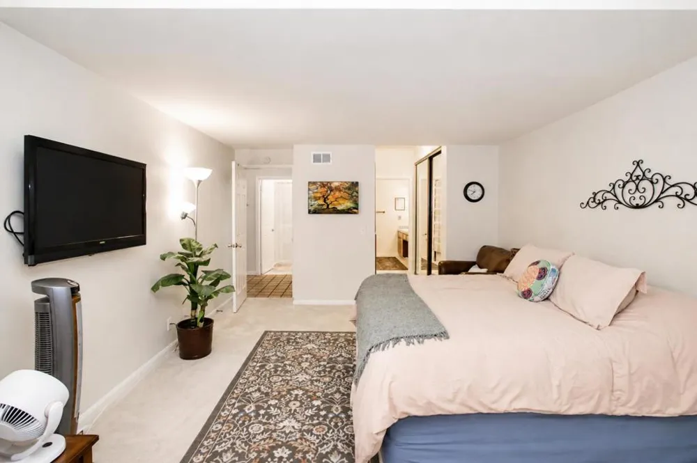 25912 Hayward Boulevard #215 Hayward, CA 94542