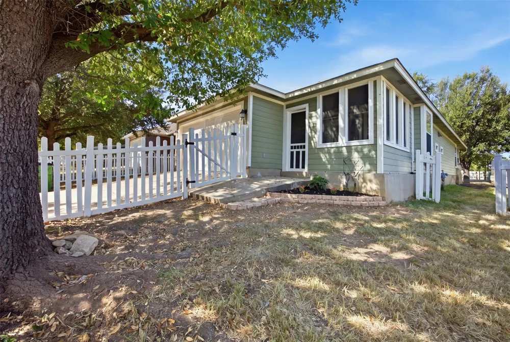 945 King Cotton Lane Round Rock, TX 78664