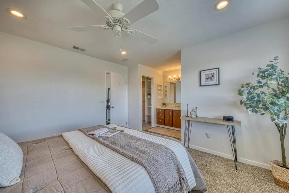 1889 Cherokee Drive #4 Salinas, CA 93906