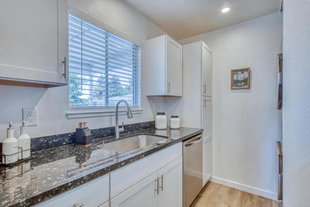 1889 Cherokee Drive #4 Salinas, CA 93906